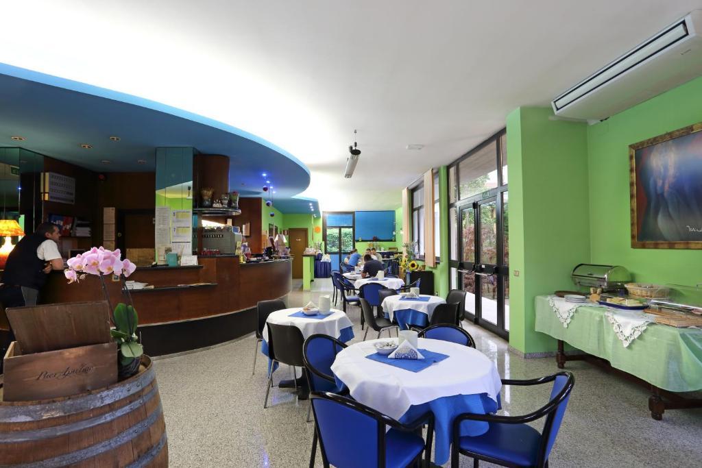 Hotel Aquamaris Sala Baganza Exteriér fotografie
